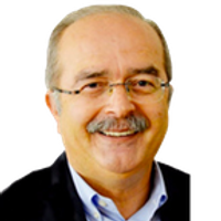 İsmet Özçelik