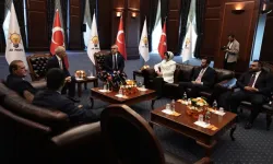AK Parti ve CHP, 3 bayram sonra bayramlaştı