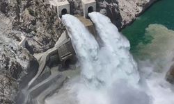 Yusufeli Barajı'nda kapaklar açıldı