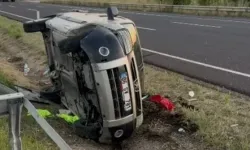 Refüje çarpan otomobil takla attı : 2 yaralı