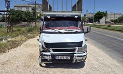 Kamyonet ile motosiklet çarpıştı: Sürücü yaralandı