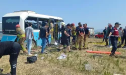 Manisa'da iki minibüs çarpıştı: Ölü ve yaralılar var