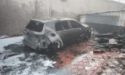 Batman'da park halindeki 3 otomobil alev topuna döndü