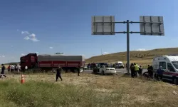 Çankırı'da tır ile otomobil çarpıştı: 3 ölü, 2 yaralı