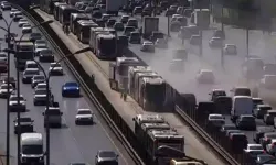 Avcılar'da metrobüs yangını: Yolcular tahliye edildi
