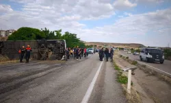 Yolcu otobüsü devrildi: 1 ölü, 40 yaralı