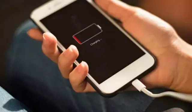 Telefonlarını bu saatlerde şarj edenlere kötü haber