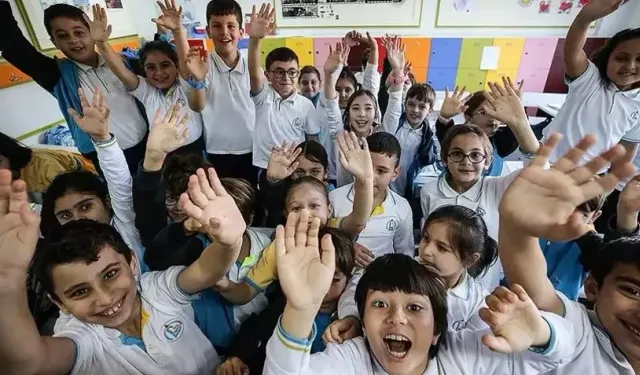 Okullarda yarıyıl tatili için karne zili yarın çalacak