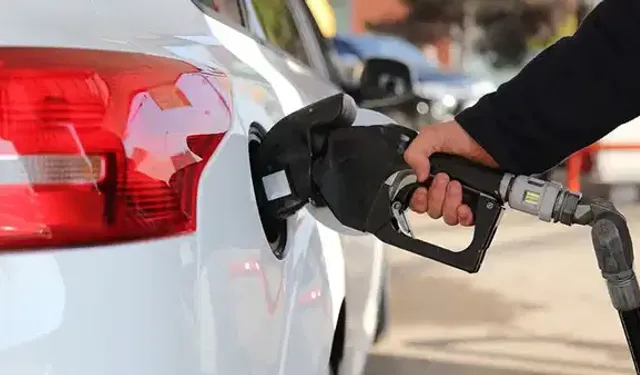 Araç sahipleri müjde: Motorine indirim geldi