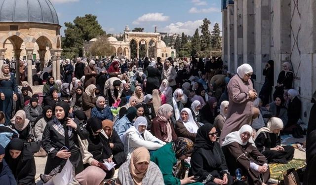 Mescid-i Aksa'da 42 gün sonra ilk cuma namazı