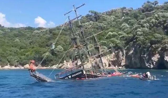 Marmaris'te gezi teknesi battı : Yolcular tahliye edildi