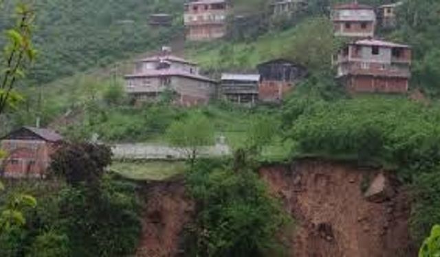 Giresun'da heyelan paniği: 11 ev boşaltıldı