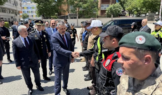 Bakan Çiftçi, emniyet ve jandarma personelleriyle bayramlaştı