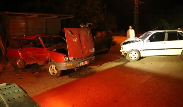 Kastamonu'da iki otomobil çarpıştı: 4'ü çocuk 8 yaralı