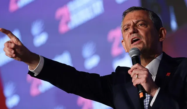 CHP'nin X hesabı, Özgür Özel'i takipten çıktı