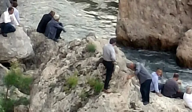 Bitlis'te dereye giren 3 kardeşi ölüm ayırdı: Biri öldü, diğeri kayıp