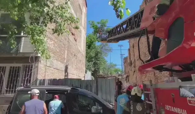 Bina yıkımı esnasında göçük: 2 işçi yaralandı