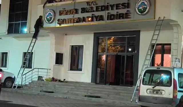3 başkan yardımcısı görevden alındı