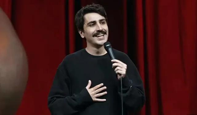 Komedyen Deniz Göktaş, havaalanında gözaltına alındı