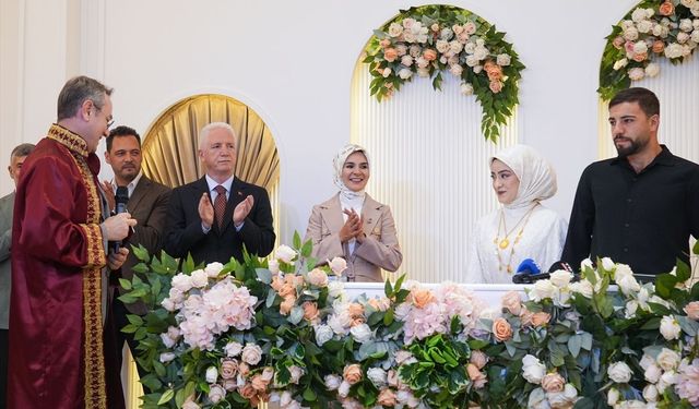 Bakan Göktaş'tan evlenmek isteyen gençlere destek