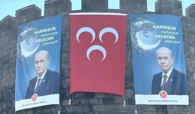 Diyarbakır surlarına Devlet Bahçeli posteri asıldı