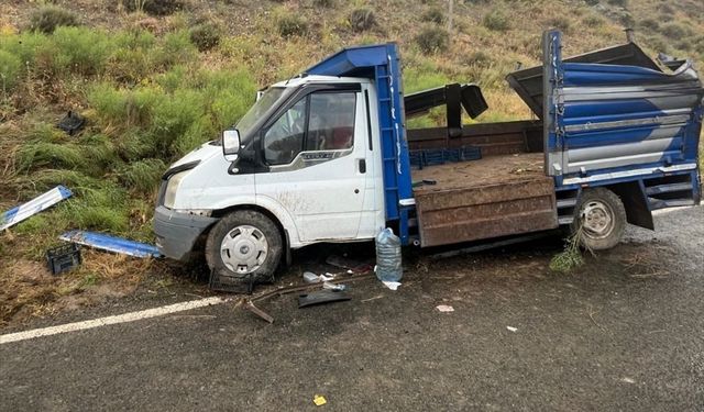 Tarım işçilerini taşıyan kamyonet devrildi: 10 yaralı