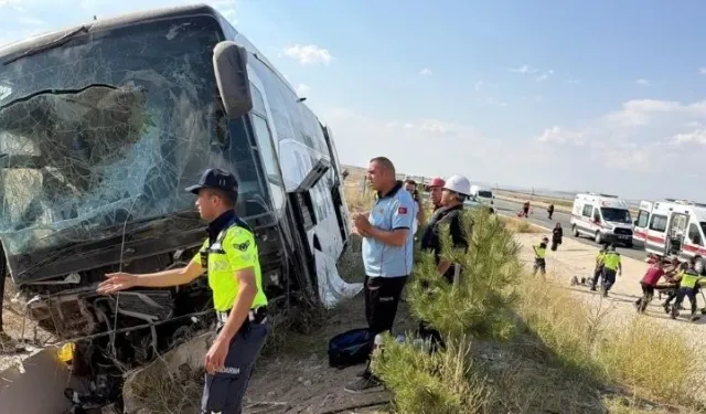 Feci kaza! Yolcu otobüsü yoldan çıktı: Çok sayıda yaralı var