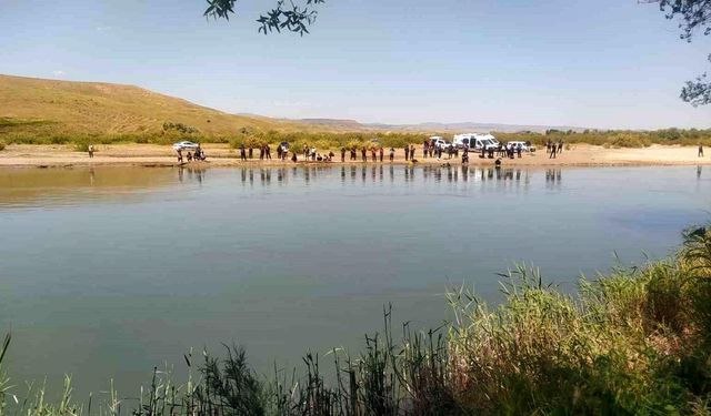 Kızılırmak'ta akıntıya kapılan işçilerden biri kayıp