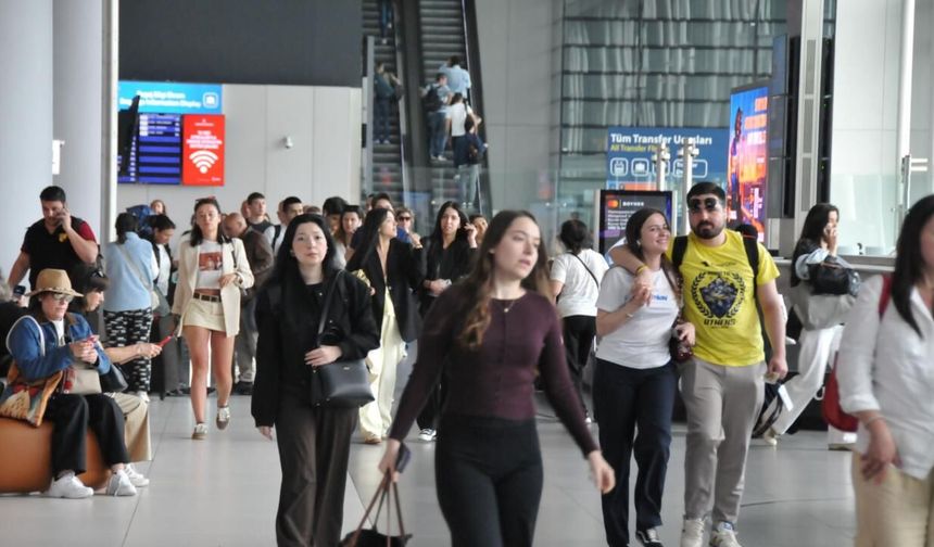 İstanbul Havalimanı'nda bayram dönüşü yoğunluğu