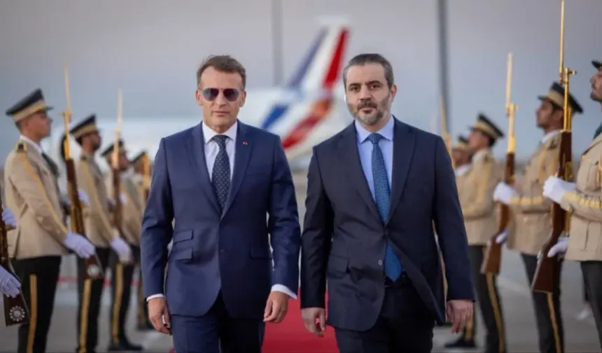 Suriye'de Macron'un katıldığı otelin yakınında patlama